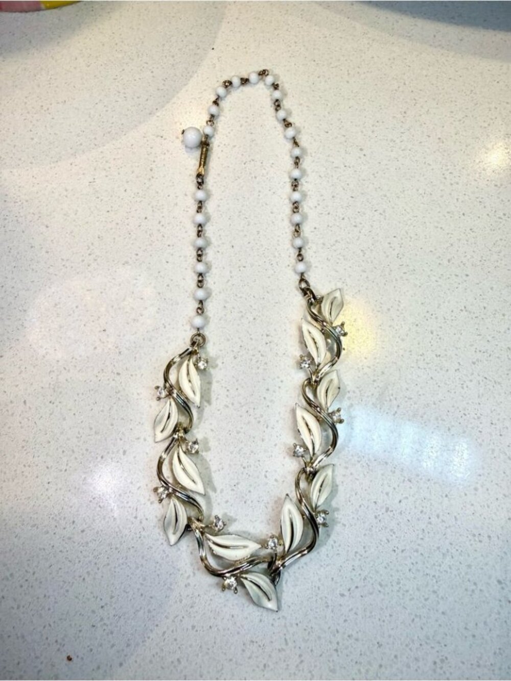 Vintage LISNER White Enamel Milk Glass Bead Leaf And Flower Choker Necklace